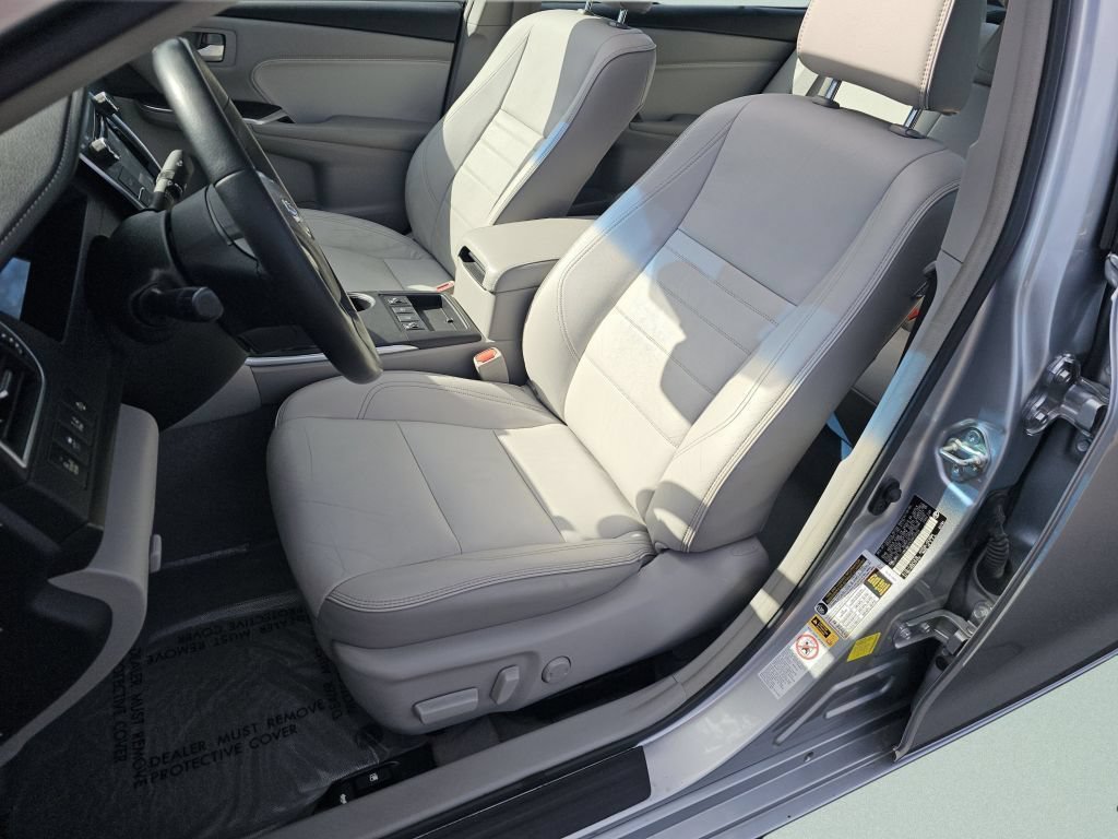 Used 2017 Toyota Camry XLE w/ Moonroof Package FWD image 6