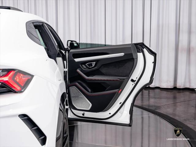 Used 2019 Lamborghini Urus AWD/4WD image 24