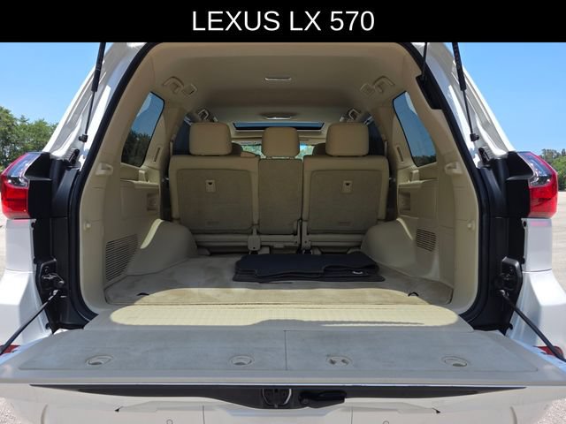 Used 2021 Lexus LX 570 4WD w/ Luxury Package image 15