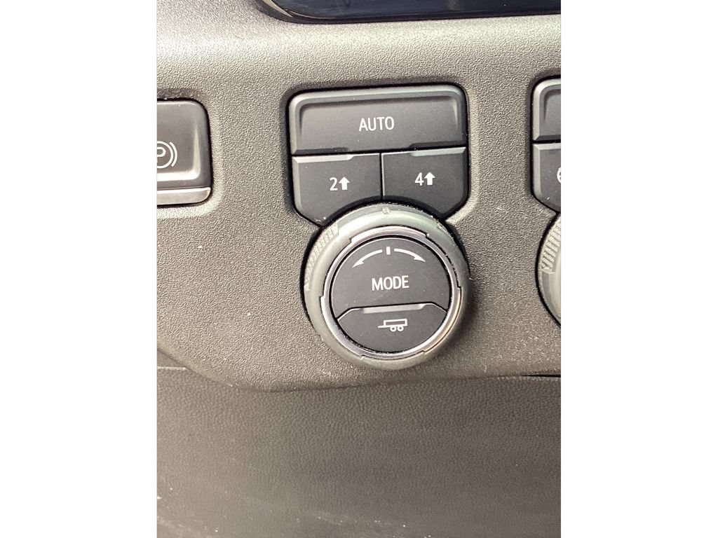 Used 2022 Chevrolet Silverado 1500 LT AWD/4WD image 31