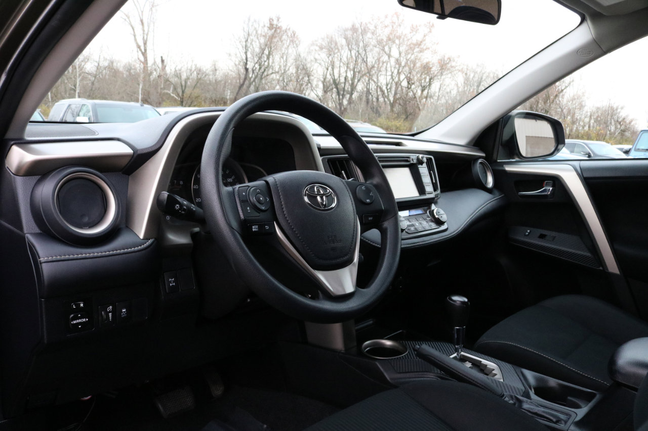 Used 2015 Toyota RAV4 XLE image 22