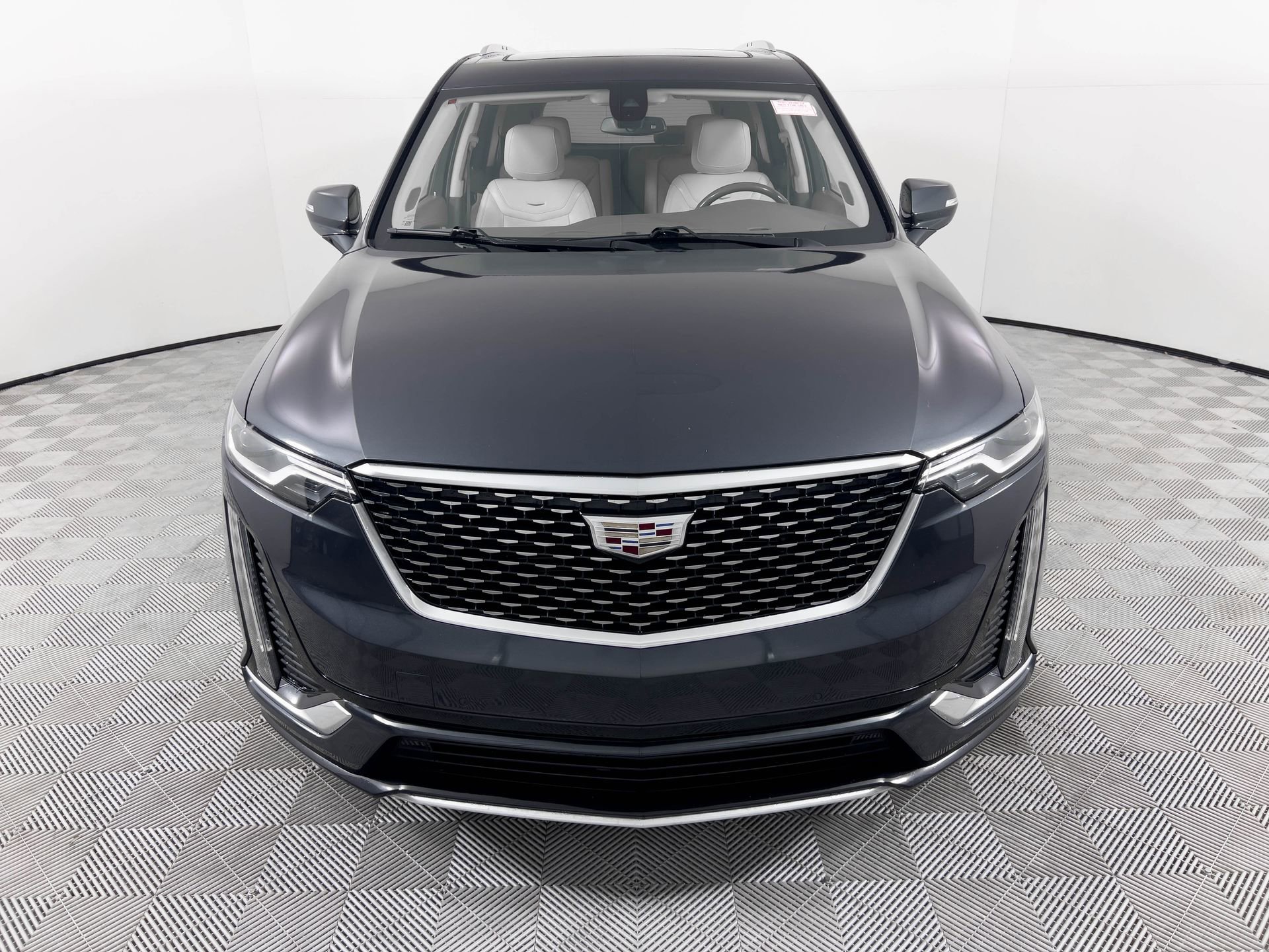Used 2022 Cadillac XT6 Premium Luxury image 2