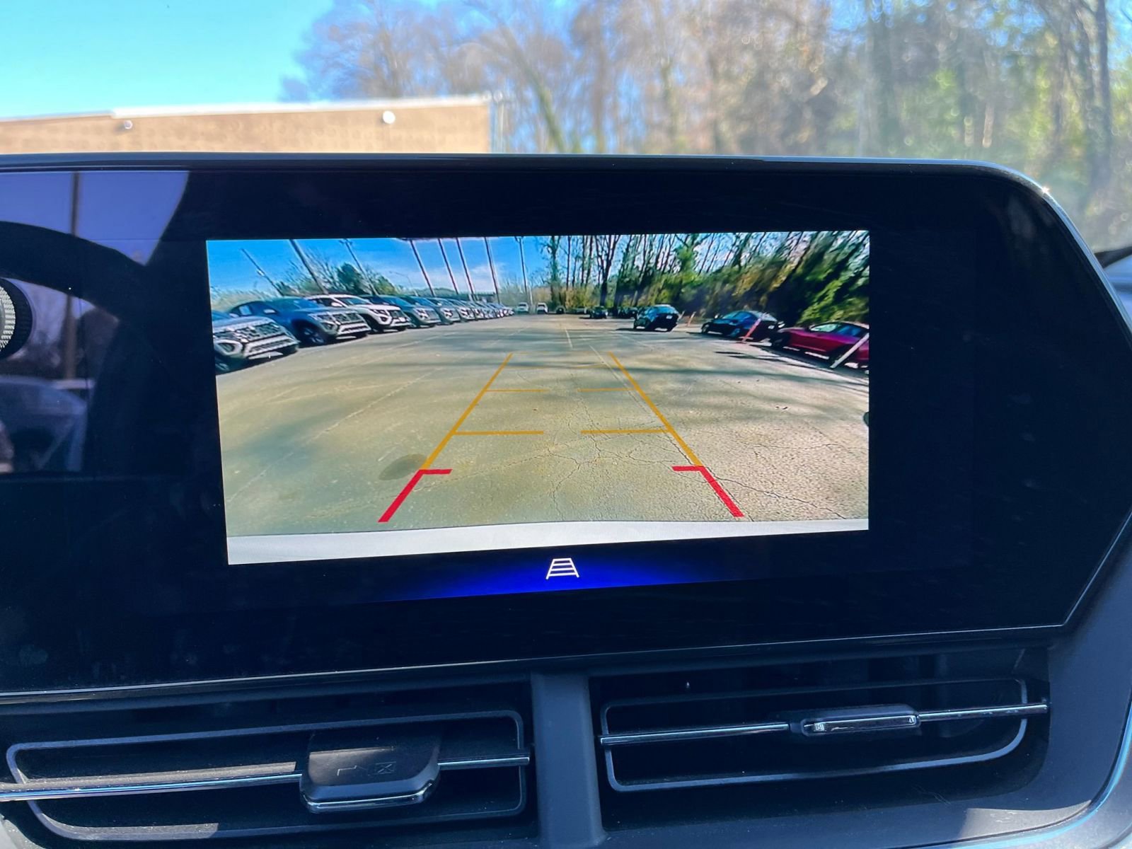 Used 2025 Chevrolet Trax LT w/ LT Convenience Package image 17