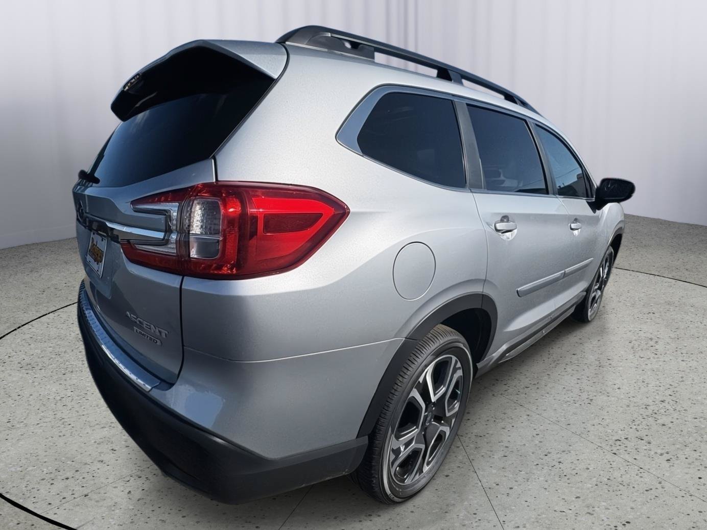 Used 2025 Subaru Ascent Limited AWD/4WD image 5