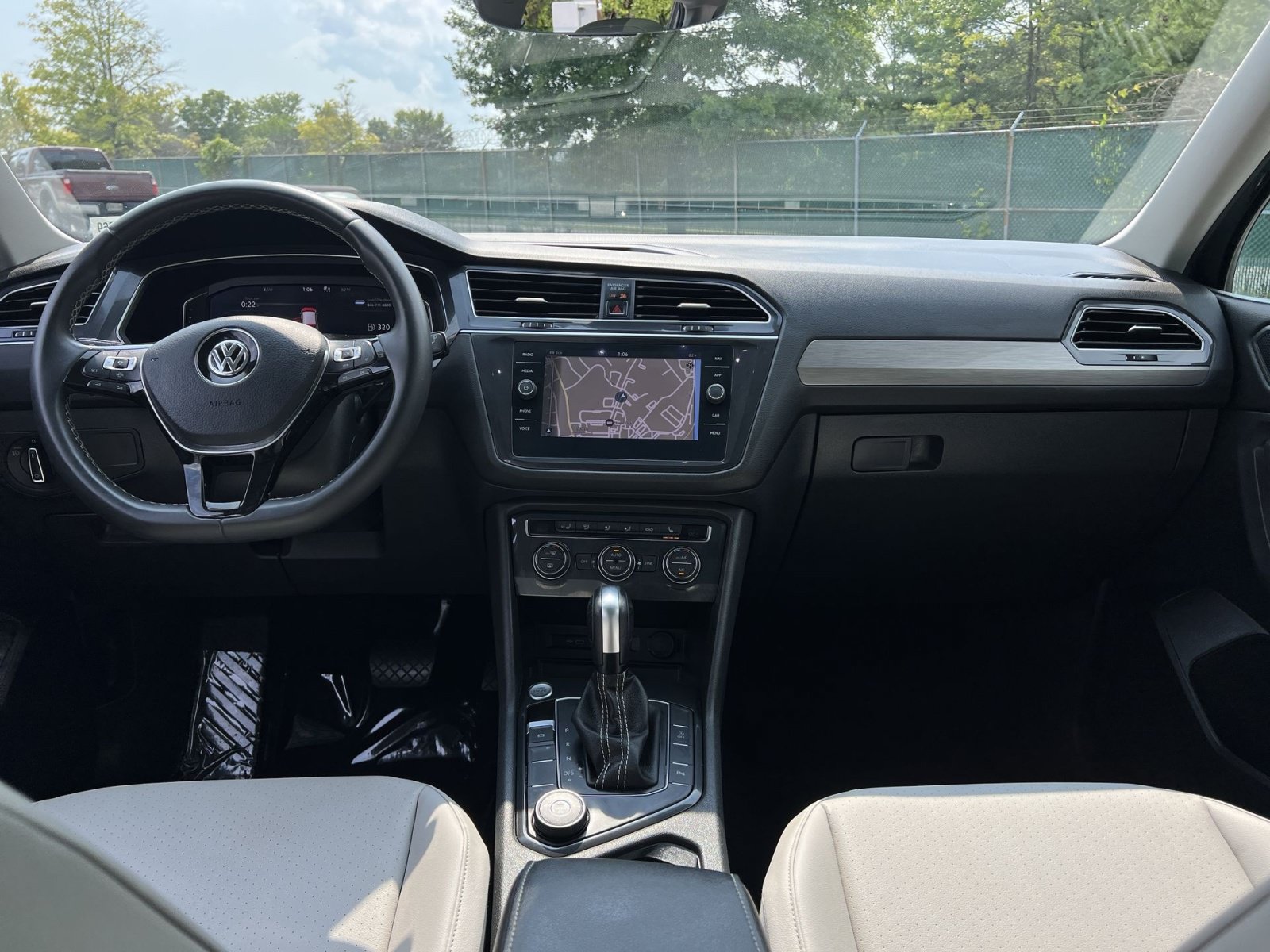 Used 2021 Volkswagen Tiguan SE AWD/4WD image 23