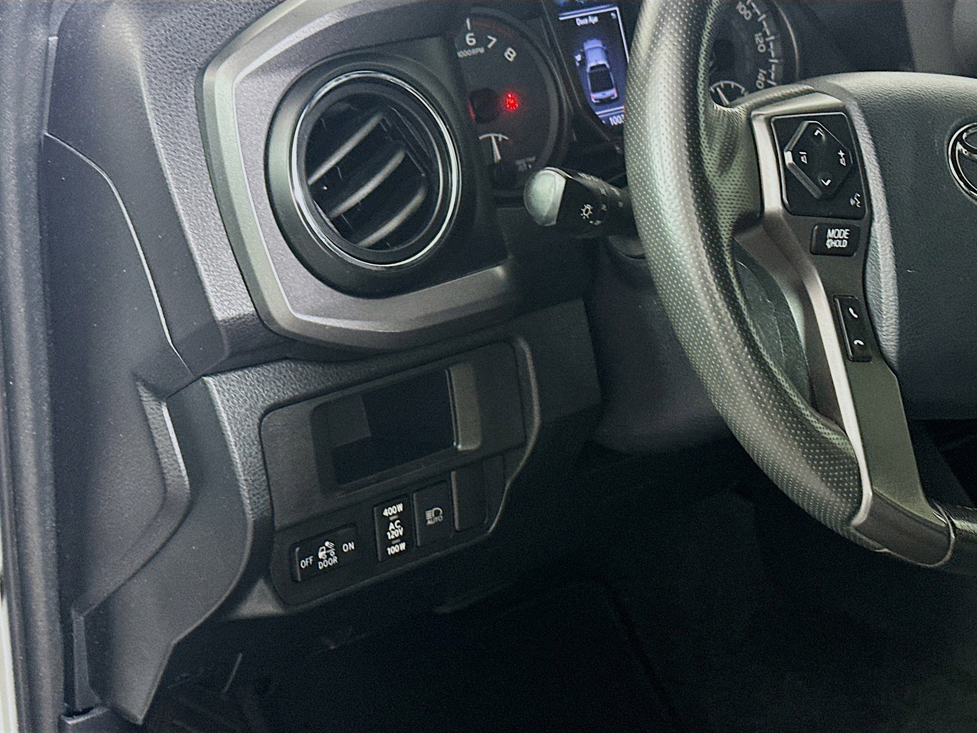 Used 2018 Toyota Tacoma TRD Sport w/ Technology Package RWD image 17