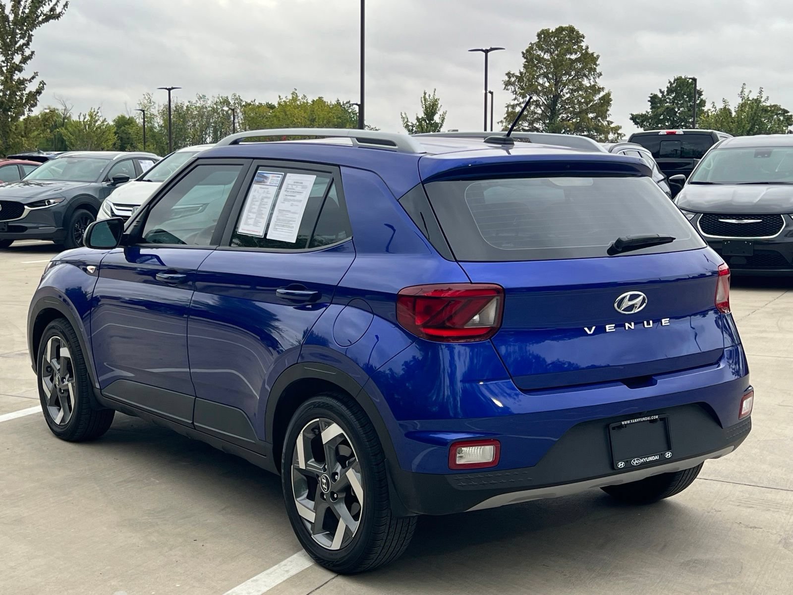 Certified 2025 Hyundai Venue SEL FWD image 10