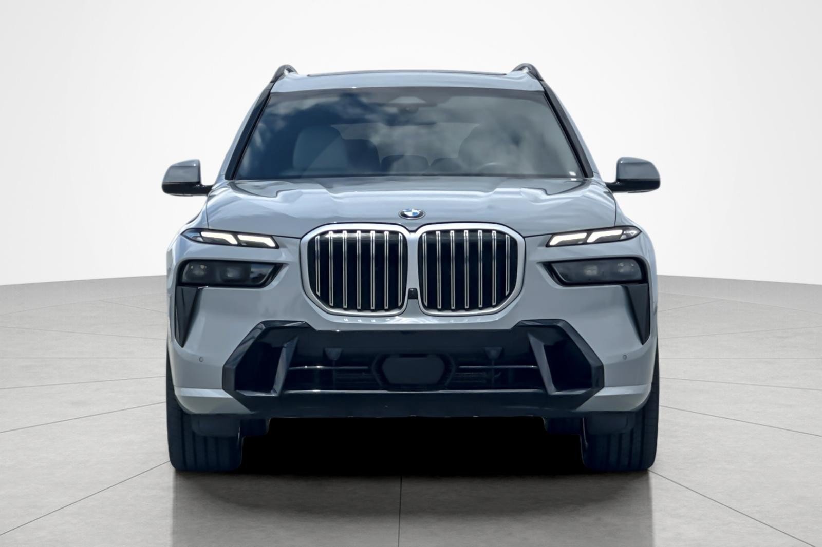 Used 2023 BMW X7 xDrive40i w/ M Sport Package AWD/4WD image 8