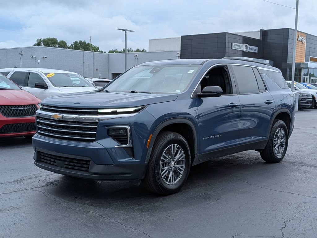 Used 2026 Chevrolet Traverse LT AWD/4WD image 4