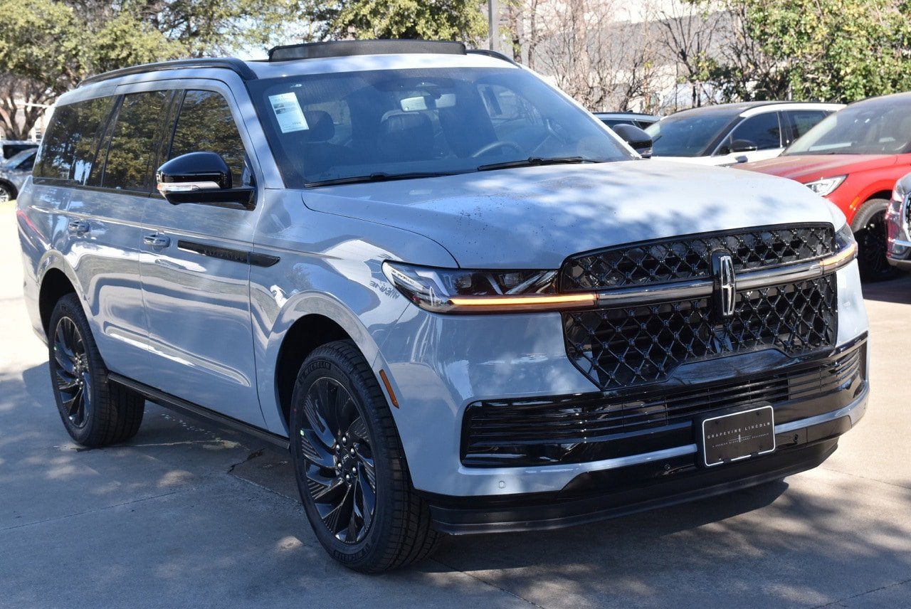 New 2025 Lincoln Navigator Reserve w/ Jet Appearance Package image 10
