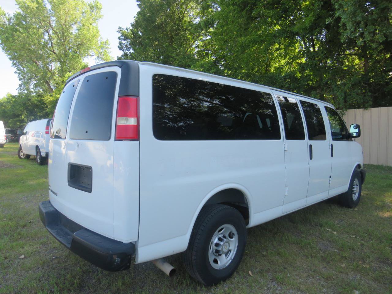 Used 2011 Chevrolet Express 3500 LS RWD image 5