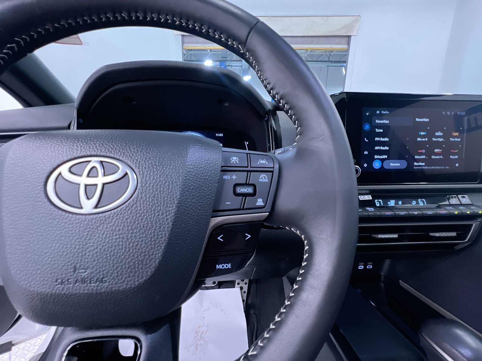 Used 2025 Toyota Camry SE w/ Convenience Package FWD image 21