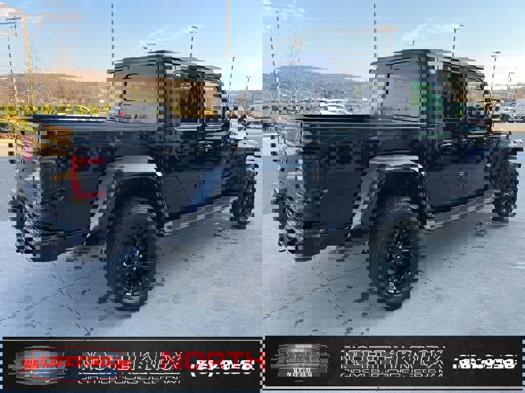 Used 2022 Jeep Gladiator Overland image 20