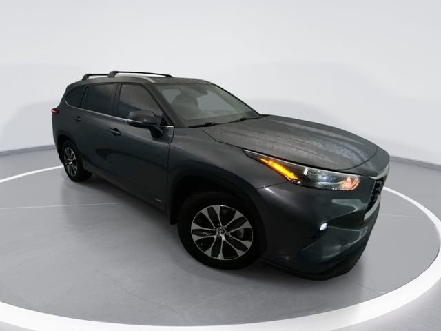 Used 2025 Toyota Highlander XLE AWD/4WD image 1