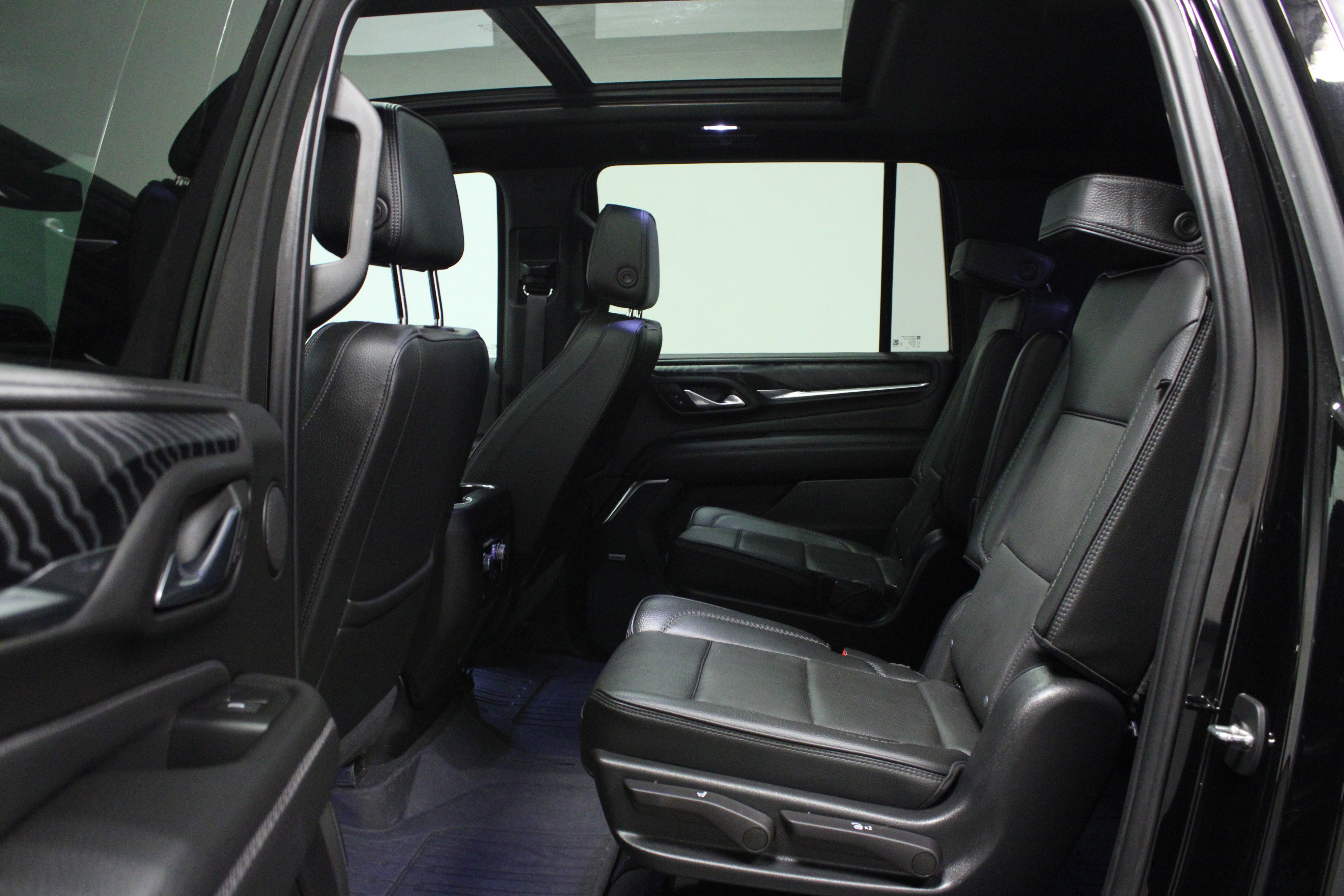 Used 2023 GMC Yukon XL Denali image 13