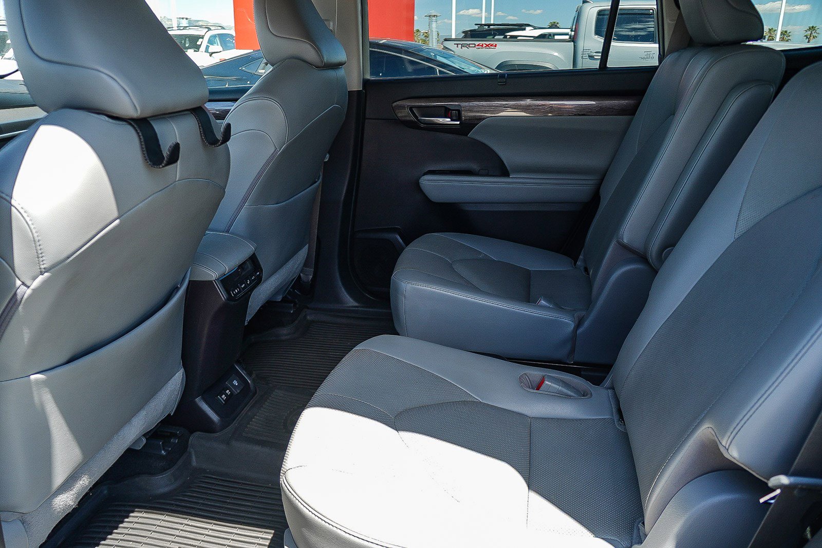 Certified 2020 Toyota Highlander Limited AWD/4WD image 19