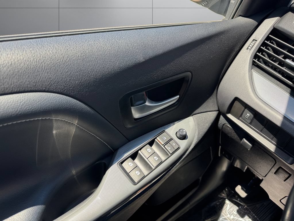 Used 2015 Toyota Sienna SE FWD image 11