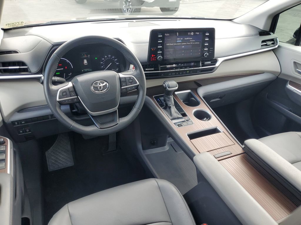 Used 2022 Toyota Sienna XLE image 12