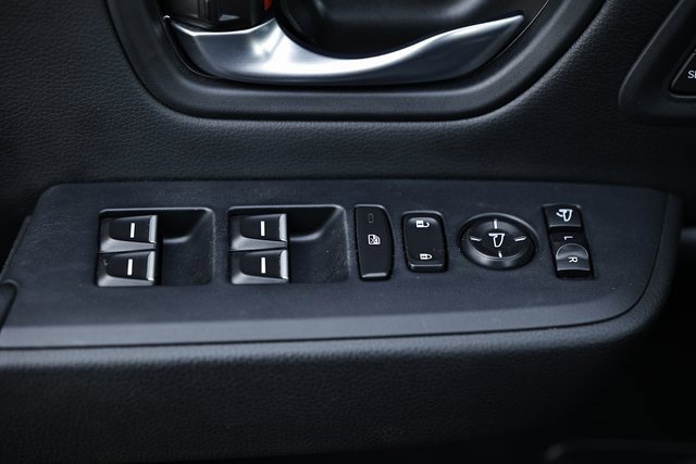 Used 2025 Honda Pilot TrailSport image 17