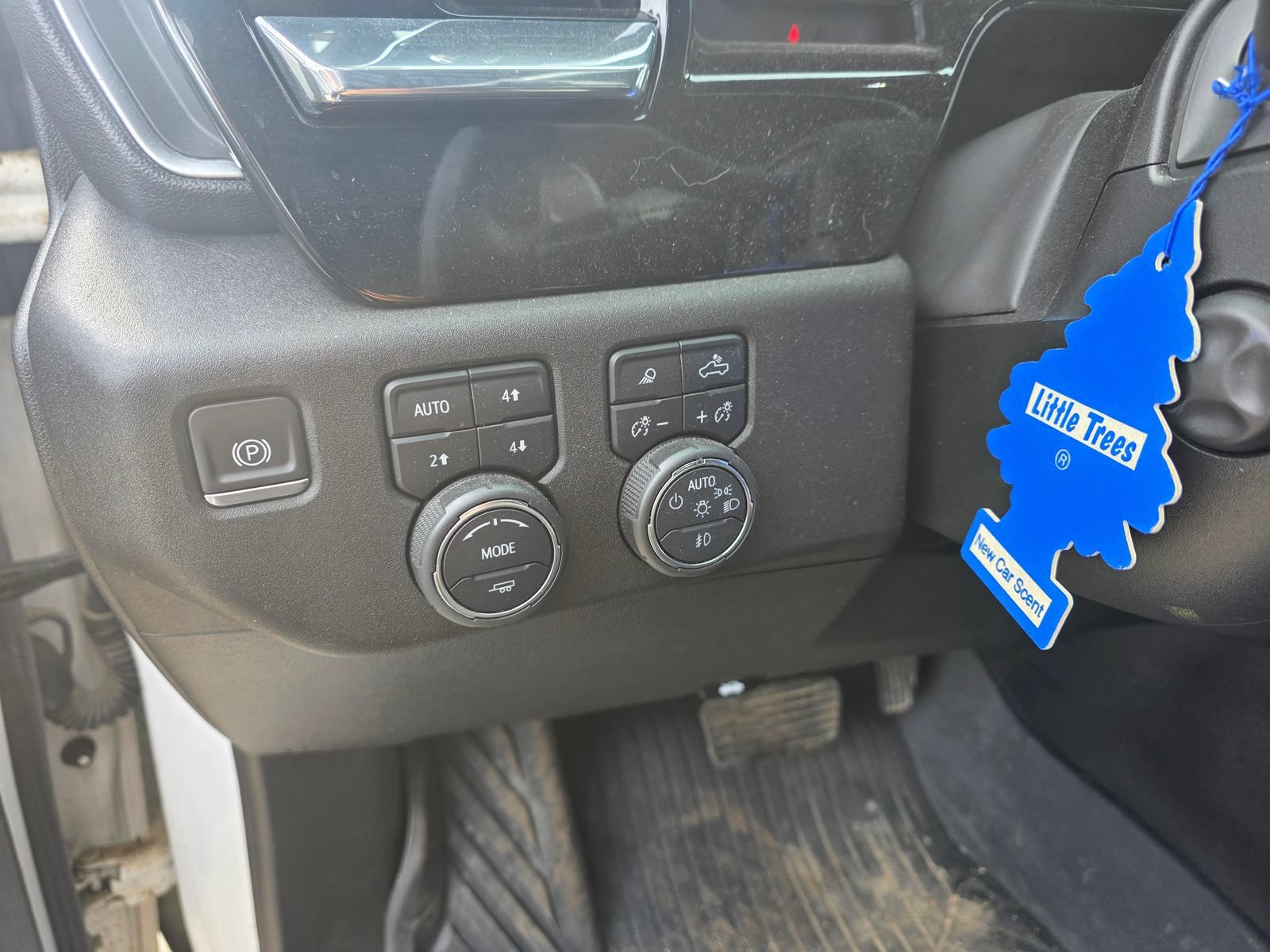 Used 2023 Chevrolet Silverado 1500 LTZ AWD/4WD image 15