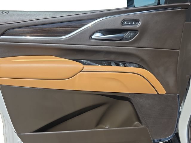 Used 2023 Cadillac Escalade Premium Luxury AWD/4WD image 11