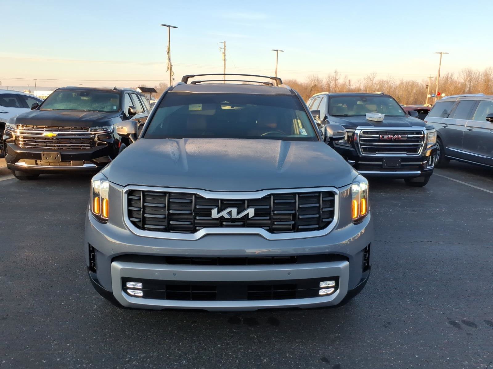 Used 2025 Kia Telluride SX image 2