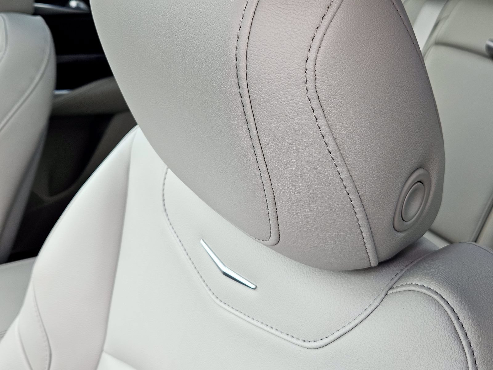 Certified 2023 Cadillac XT4 Luxury w/ Cold Weather Package FWD image 25