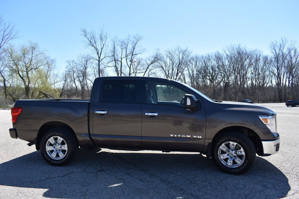 Used 2018 Nissan Titan SV w/ SV Convenience Package image 9