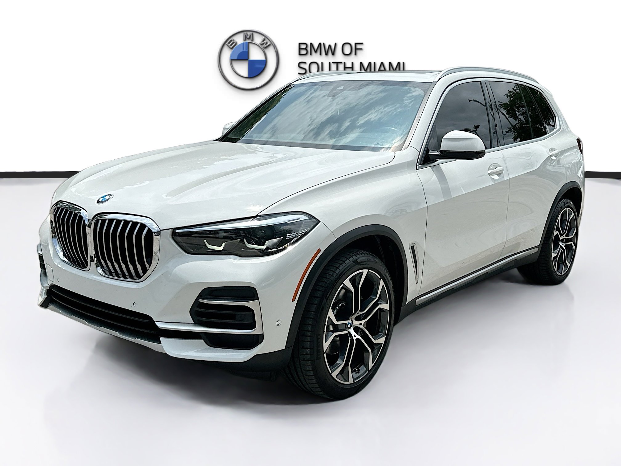 Used 2022 BMW X5 sDrive40i w/ Parking Assistance Package RWD image 3