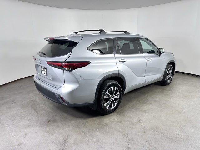 Used 2021 Toyota Highlander XLE image 3