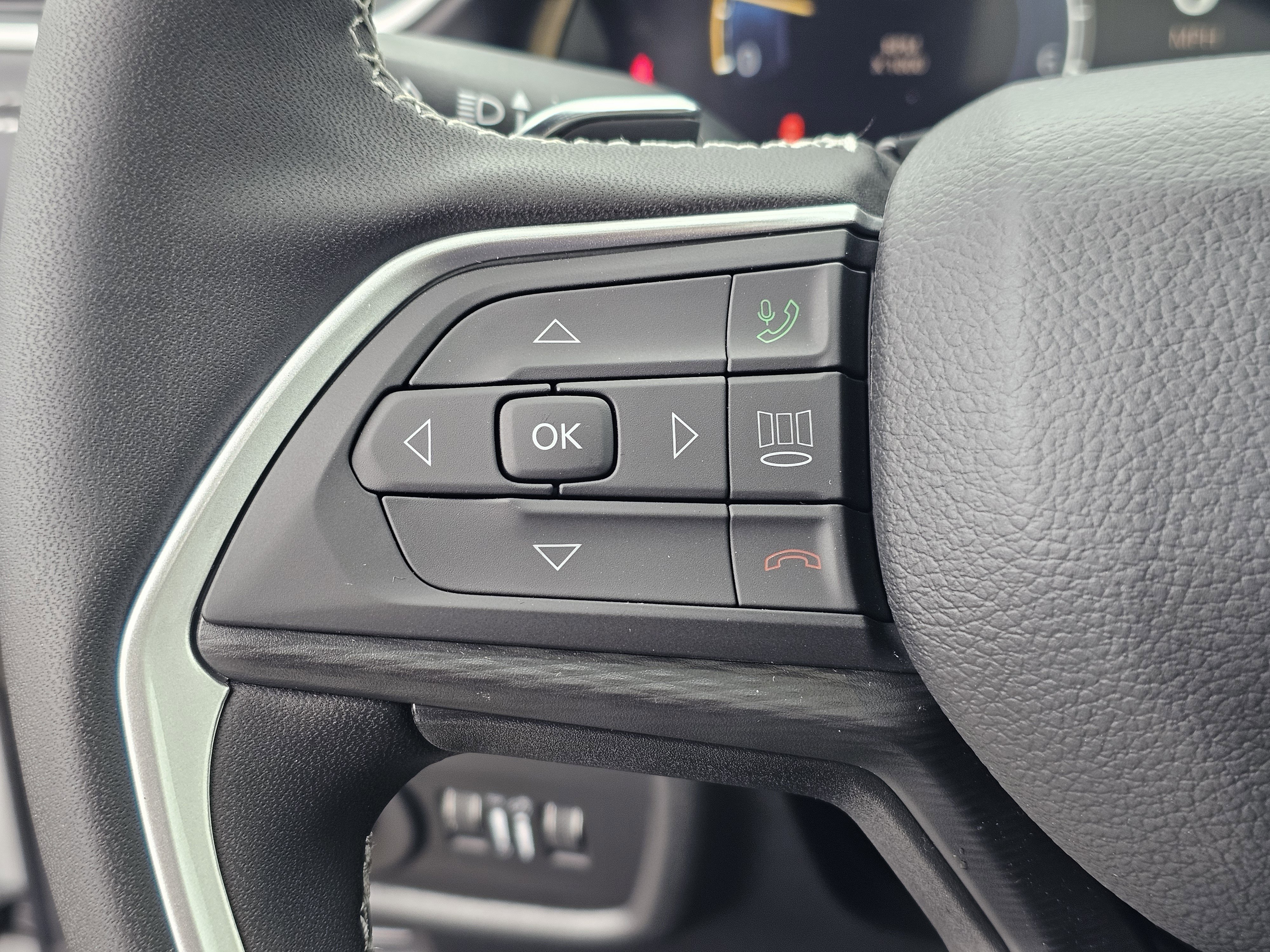 New 2025 Jeep Grand Cherokee Altitude image 20