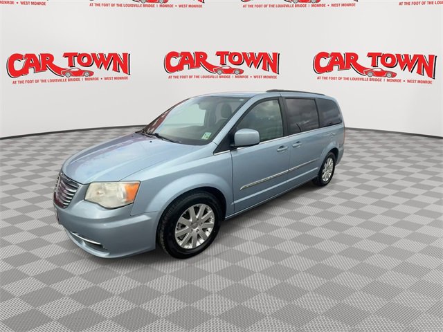 Used 2013 Chrysler Town & Country Touring image 4