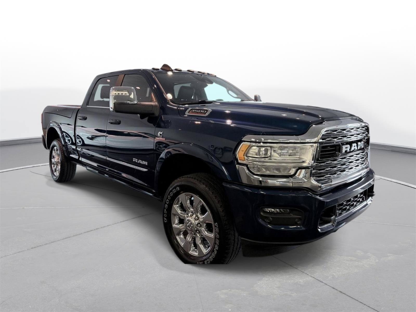 Used 2024 RAM 3500 Limited AWD/4WD image 9