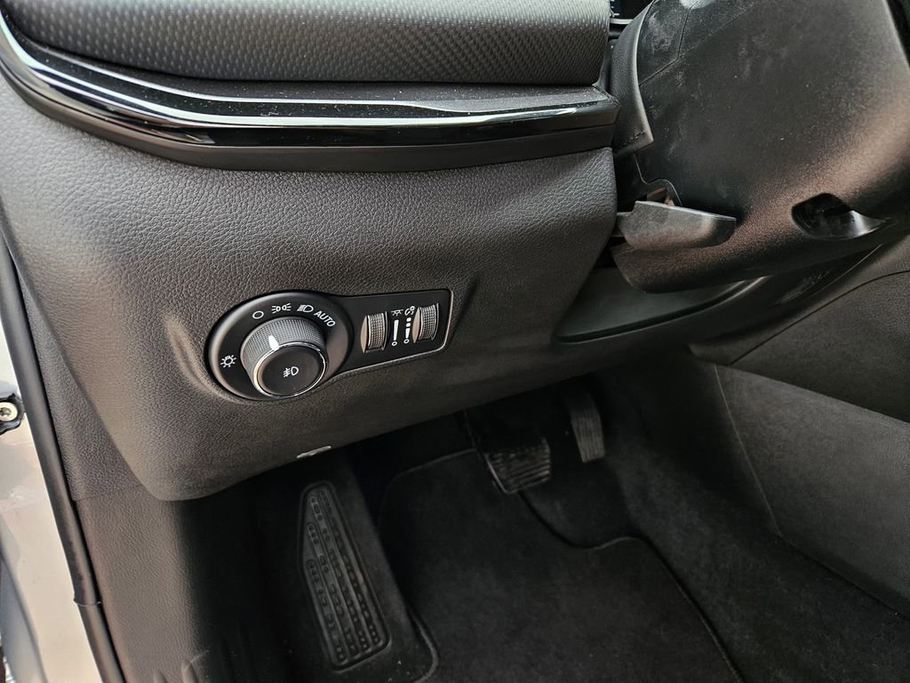 New 2026 Jeep Compass Latitude image 17