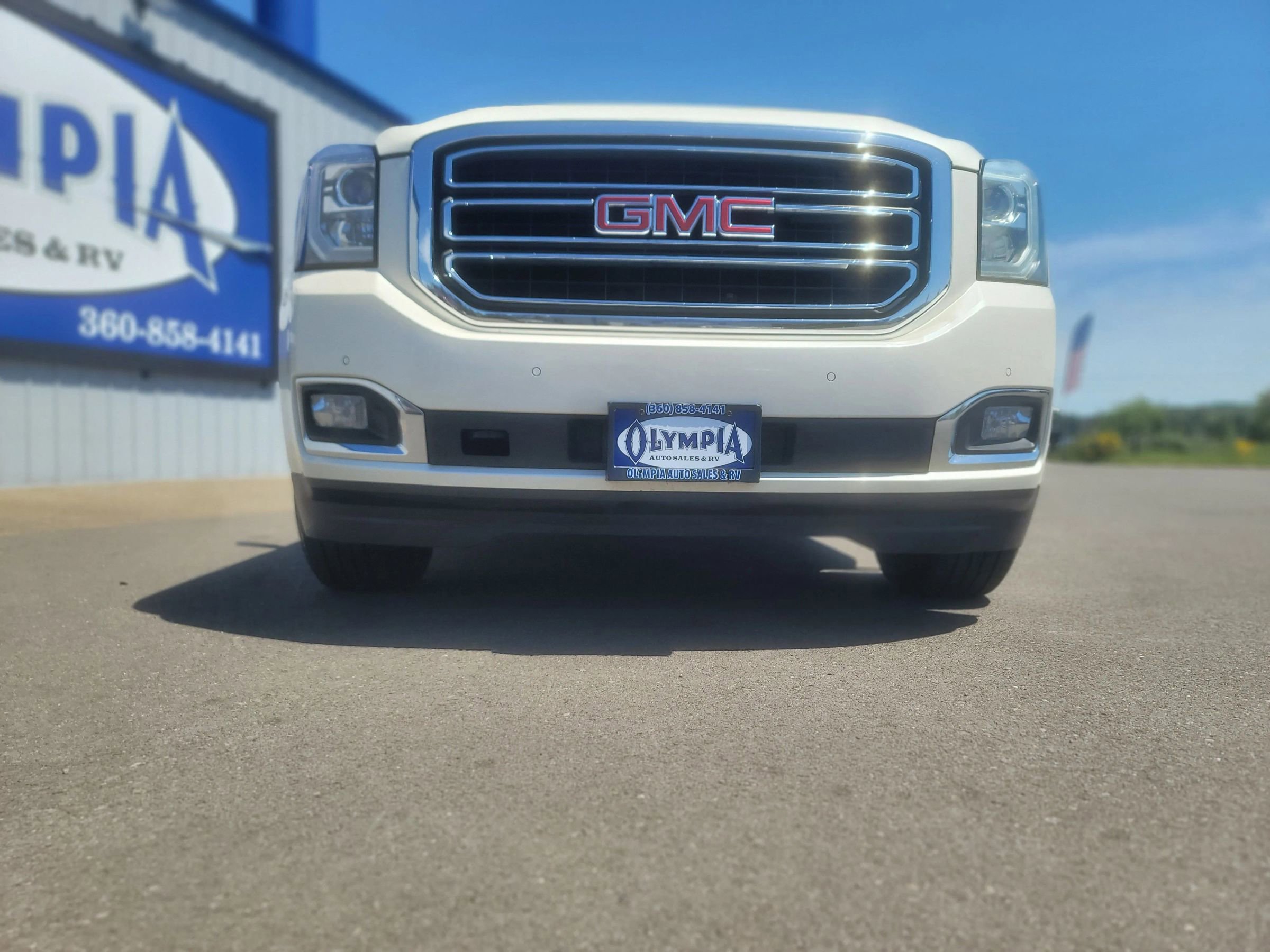 Used 2015 GMC Yukon SLT w/ HD Trailering Package AWD/4WD image 9