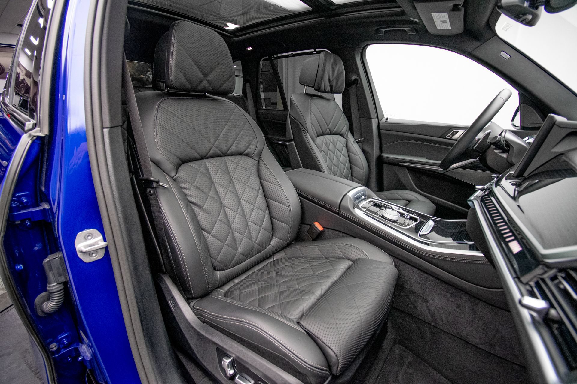 Used 2026 BMW X5 M60i AWD/4WD image 14