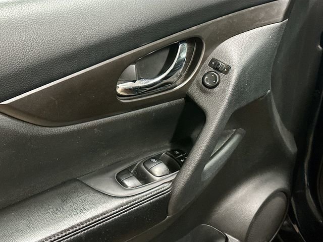 Used 2015 Nissan Rogue SV w/ SV Premium Package image 19