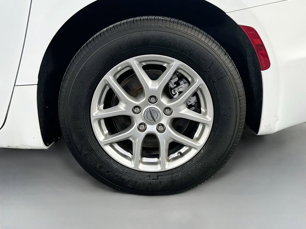 Used 2024 Chrysler Pacifica Touring-L image 33