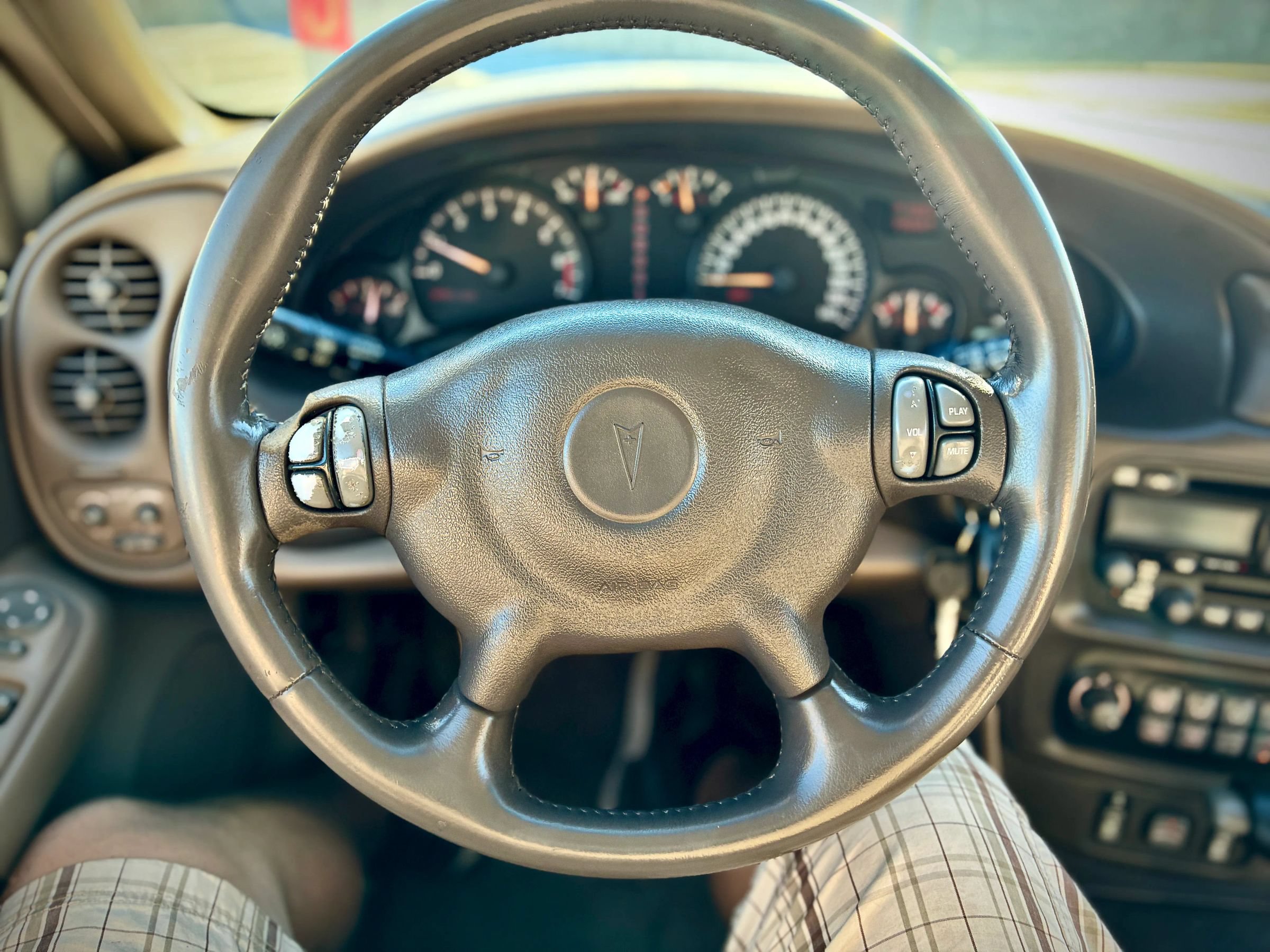 Used 2003 Pontiac Bonneville SLE FWD image 50
