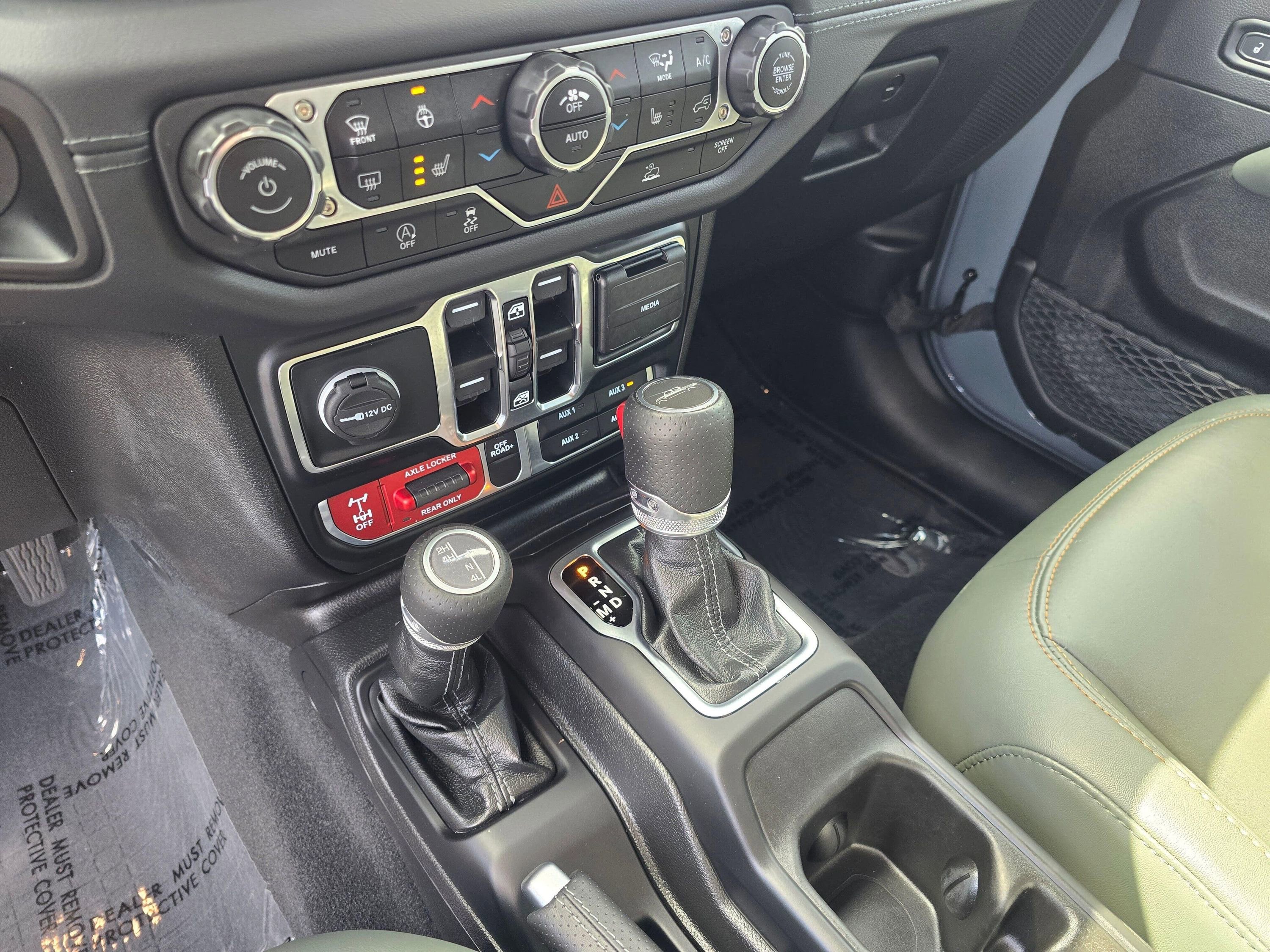 Used 2024 Jeep Gladiator Mojave w/ Convenience Group image 16