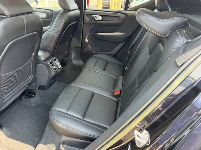 Used 2023 Volvo XC40 B5 Plus AWD/4WD image 17