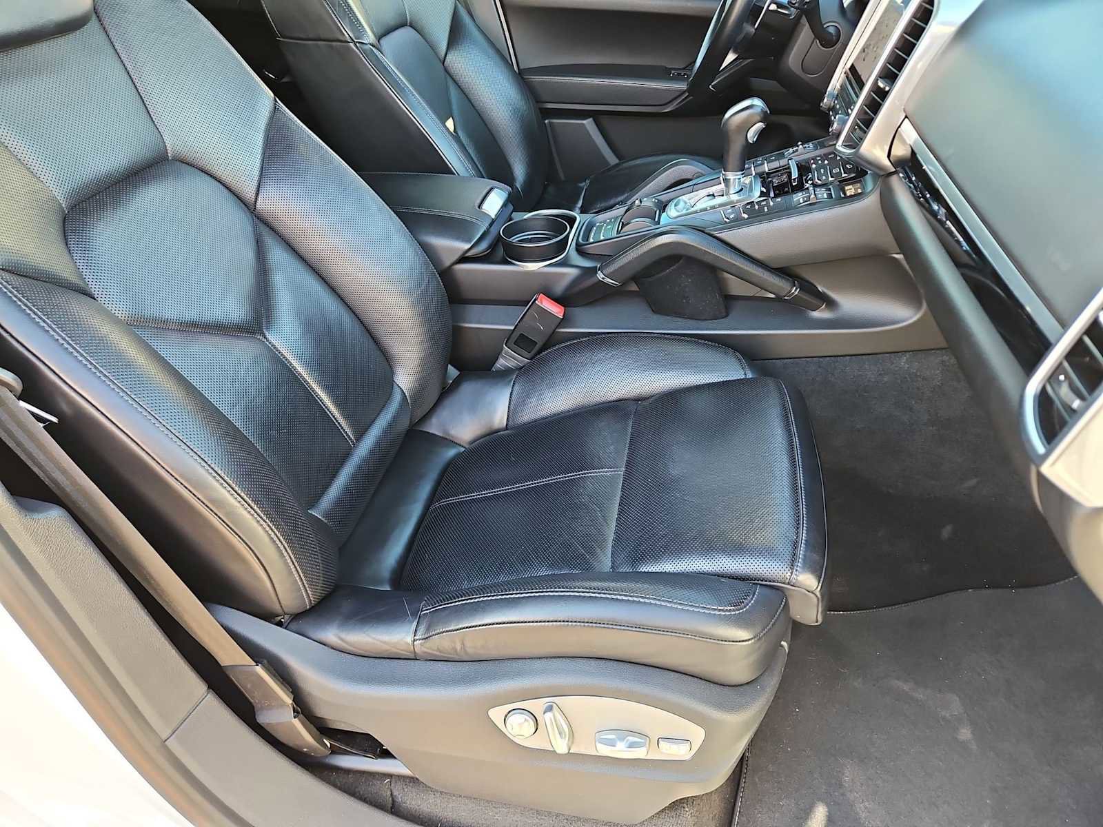 Used 2017 Porsche Cayenne image 23