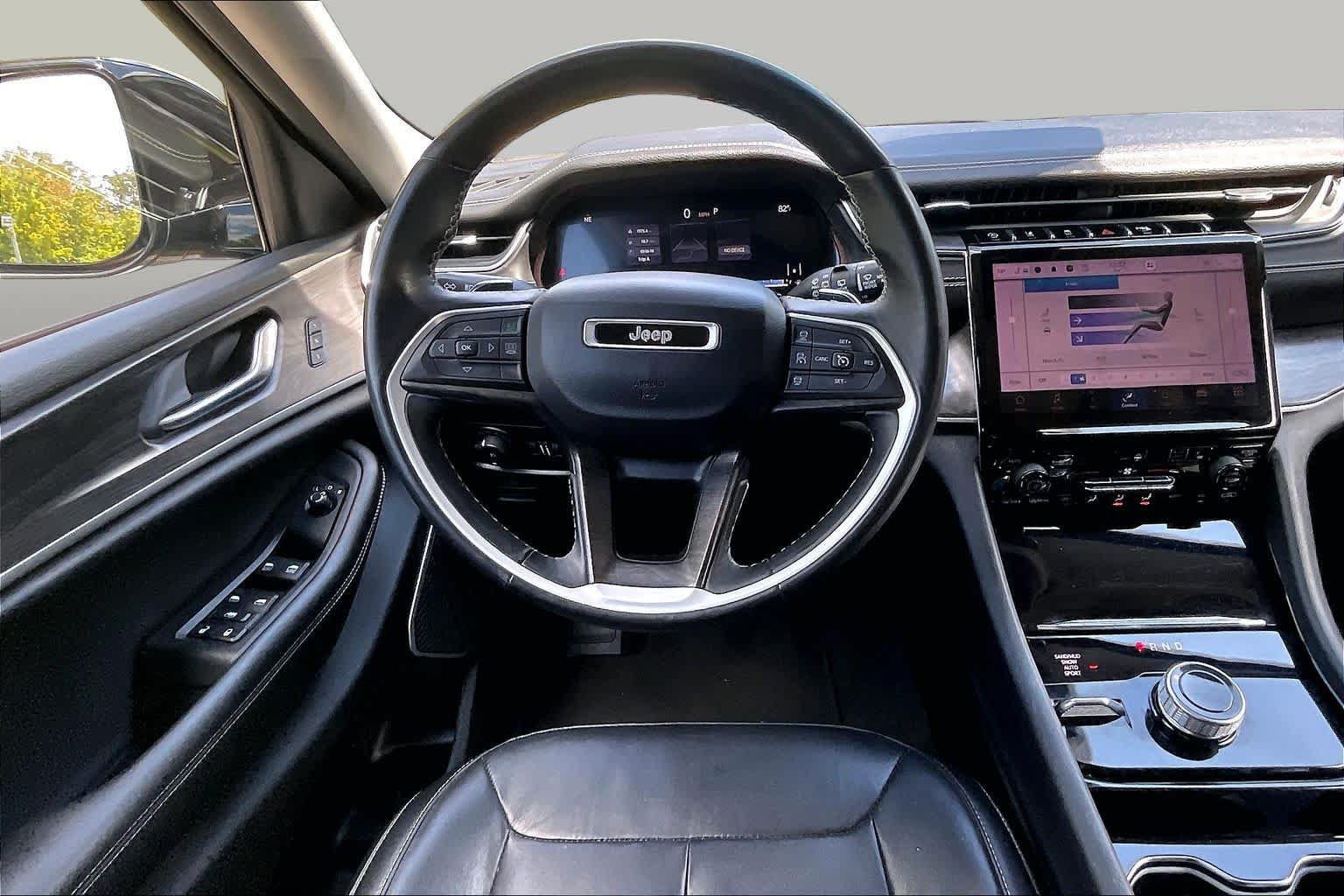 Used 2022 Jeep Grand Cherokee L Limited AWD/4WD image 5