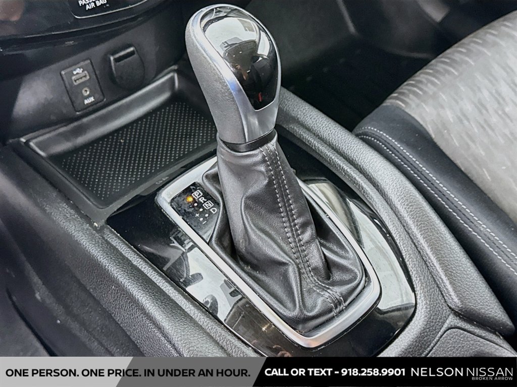 Used 2017 Nissan Rogue S FWD image 16