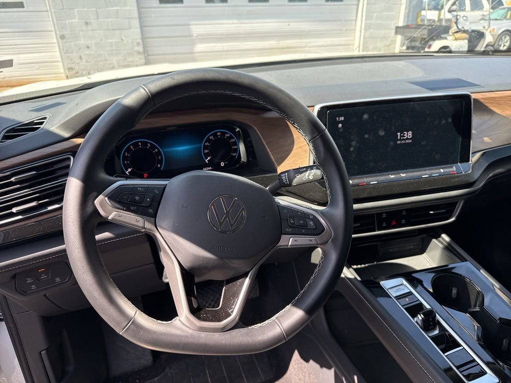 Used 2025 Volkswagen Atlas SE image 9