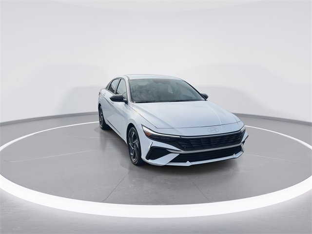 Certified 2025 Hyundai Elantra SEL image 2