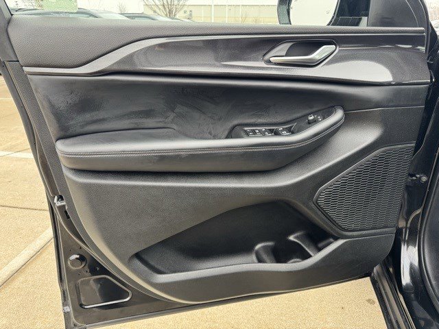 Certified 2023 Jeep Grand Cherokee L Laredo image 8