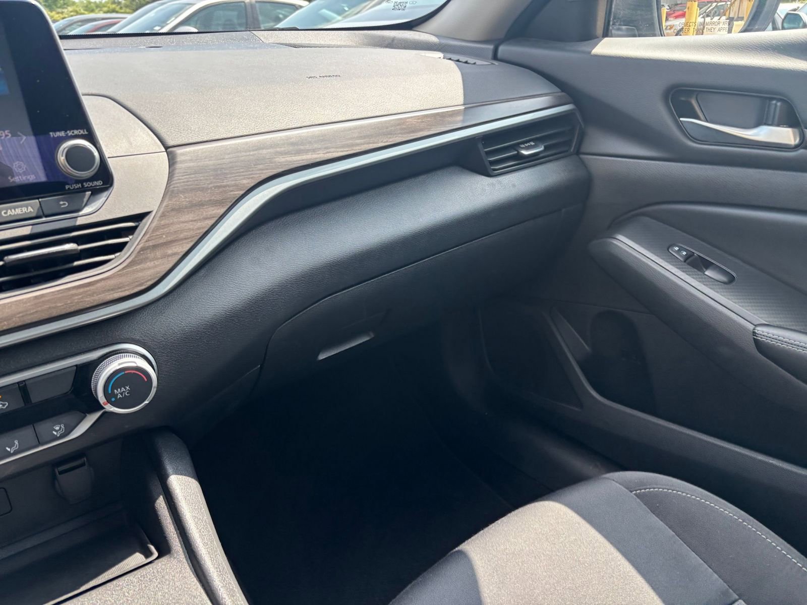 Used 2025 Nissan Altima 2.5 SV FWD image 35