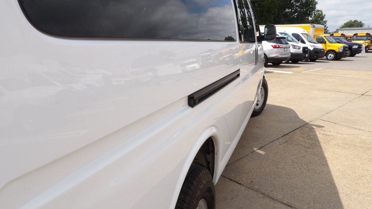 Used 2017 Chevrolet Express 3500 LS RWD image 9