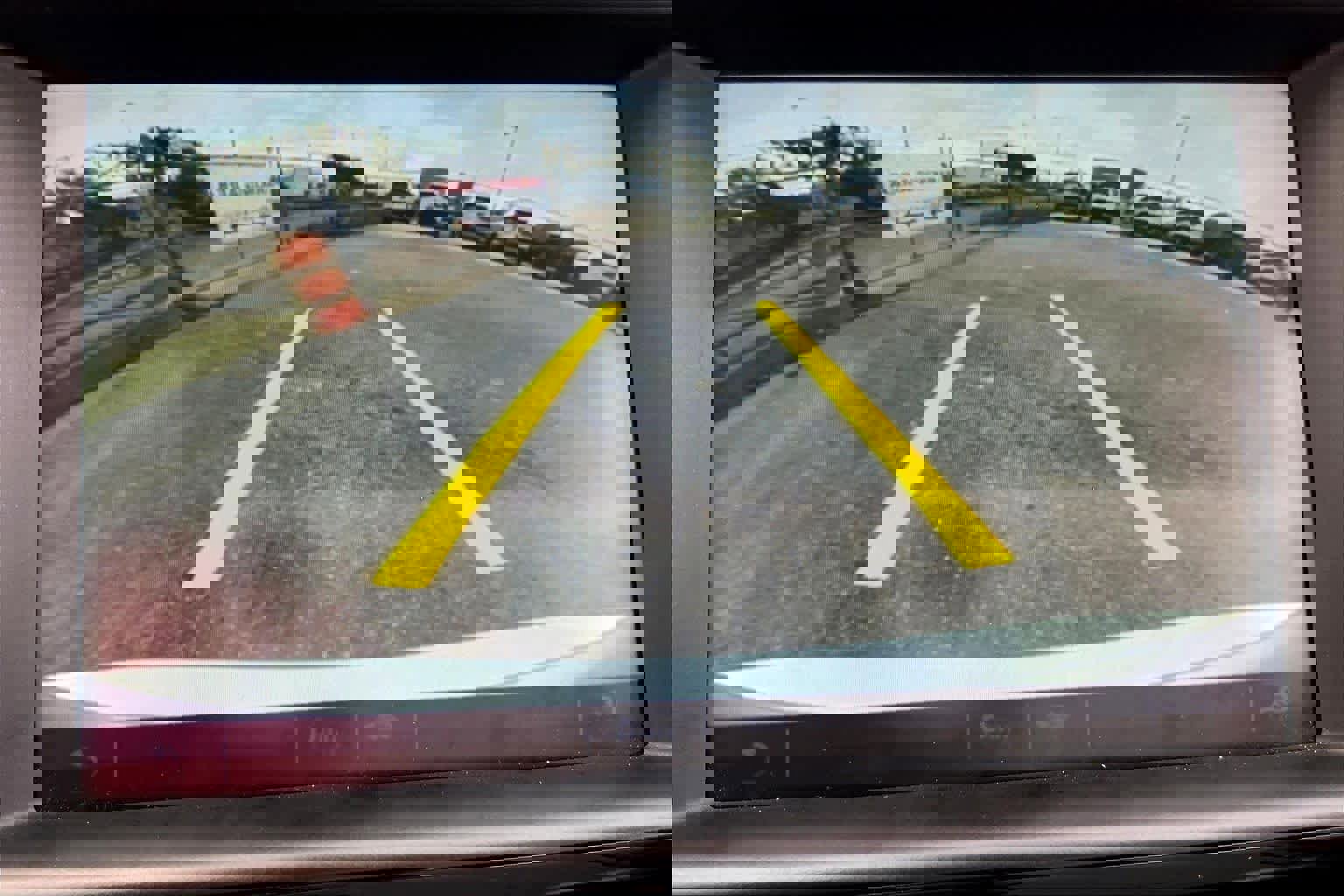 Used 2018 Jaguar XE Premium image 25